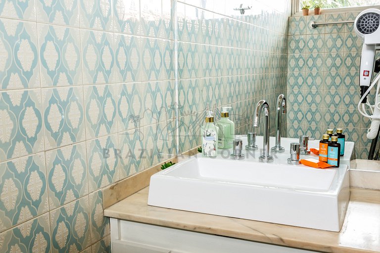 Ensuite at Sunset Square - Blue