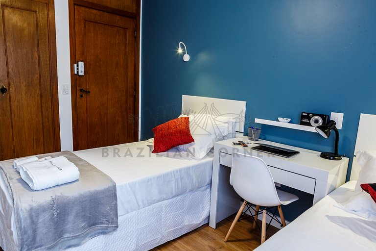 Ensuite at Sunset Square - Blue