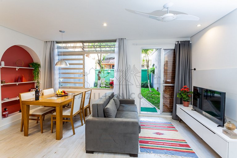 Apartment with backyard at Sunset Square