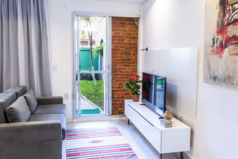 Apartment with backyard at Sunset Square