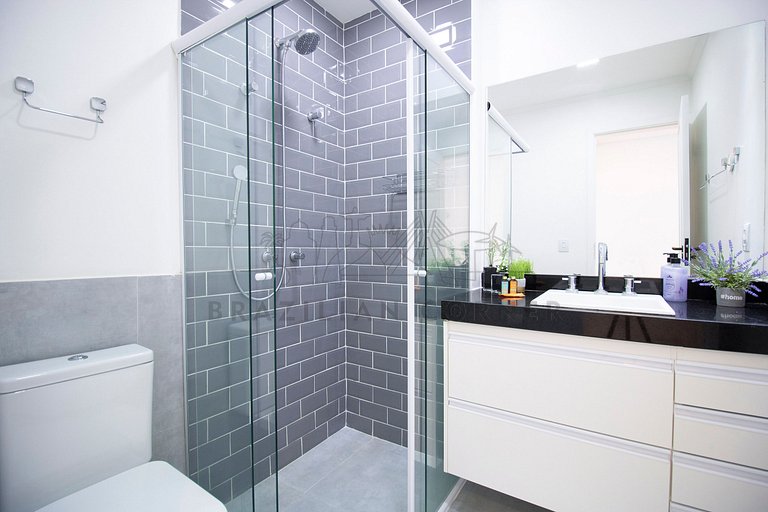 Loft Amplo com AC e Vaga em Alto de Pinheiros