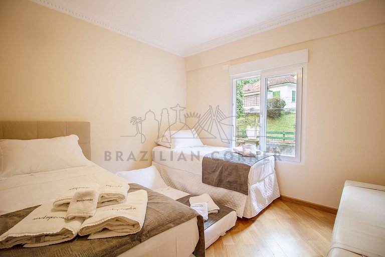 3 Bedrooms | Fireplace | Great Location