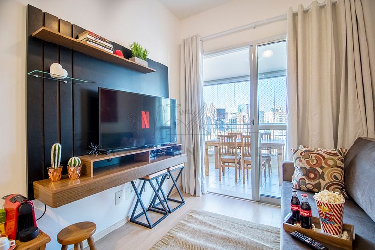 Apartamento em Pinheiros com AC, Piscina, Academia