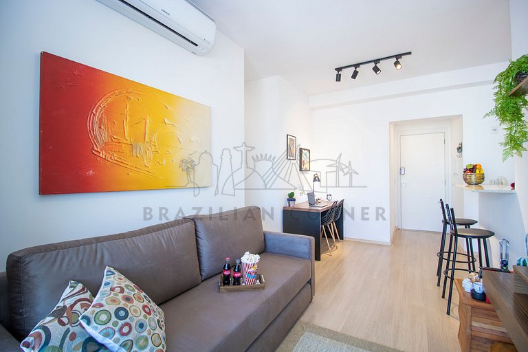 Apartamento em Pinheiros com AC, Piscina, Academia