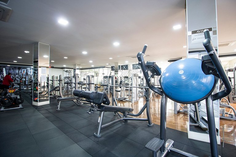 Apartamento em Pinheiros com AC, Piscina, Academia