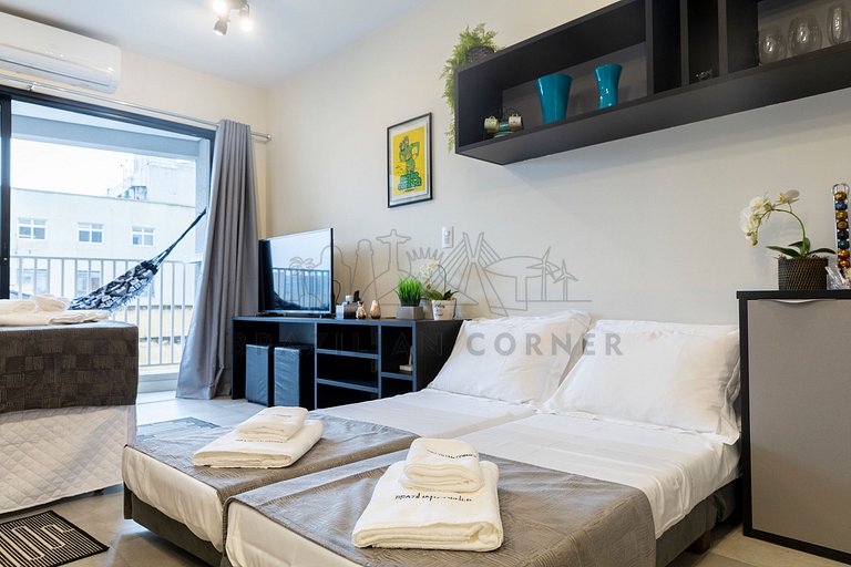 Piscina ,moderno com AC, e Vaga | Brazilian Corner