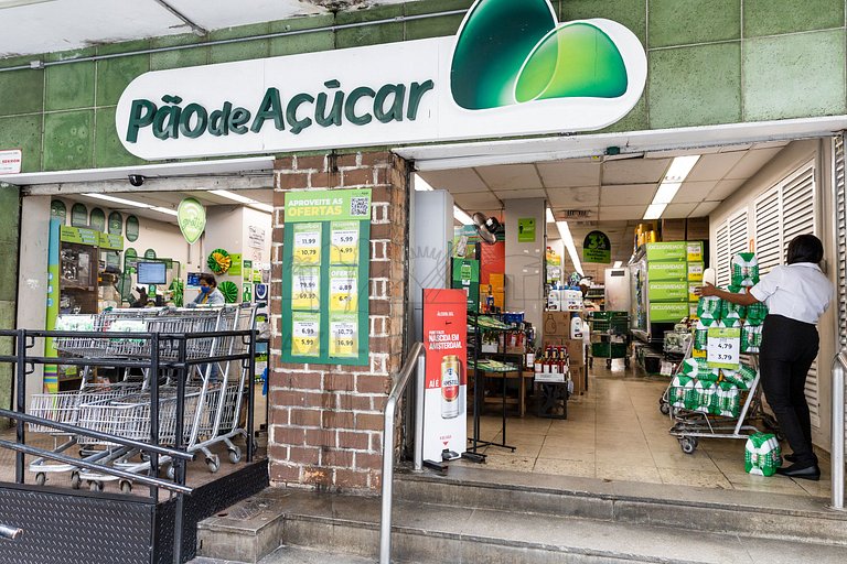 100m da praia, vaga, metrô, AC| Brazilian Corner
