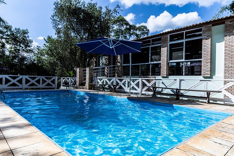 Chácara 8 suítes Piscina Churrasqueira 40min de SP