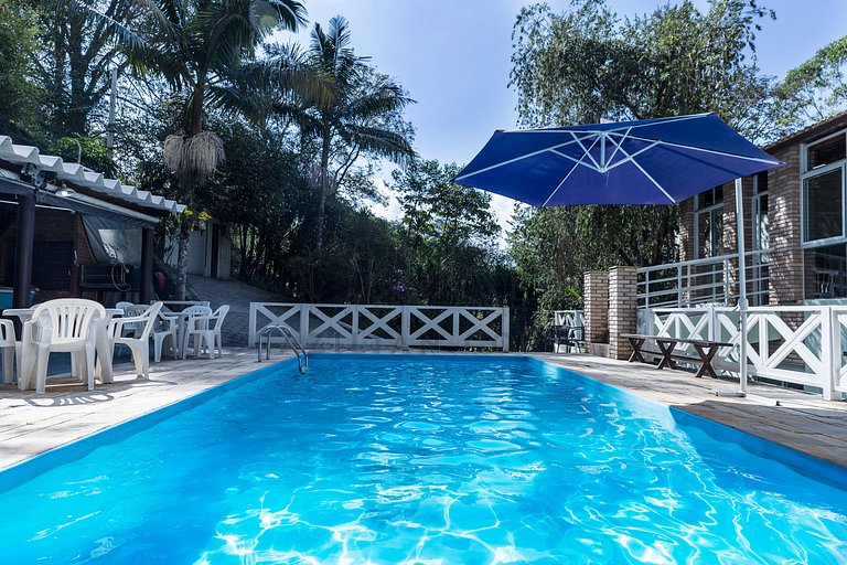 Chácara 8 suítes Piscina Churrasqueira 40min de SP