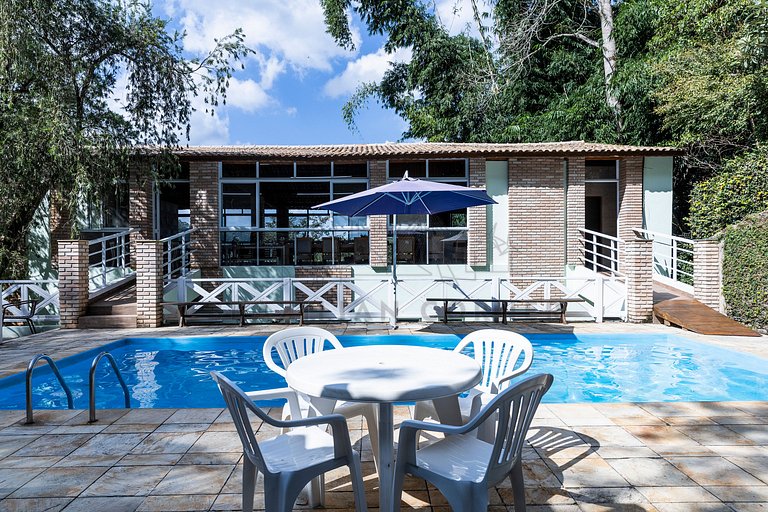 Chácara 8 suítes Piscina Churrasqueira 40min de SP