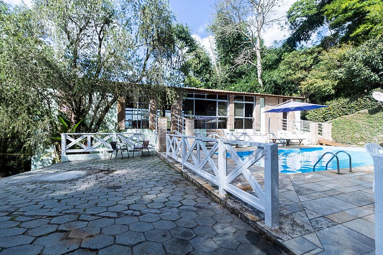 Chácara 8 suítes Piscina Churrasqueira 40min de SP