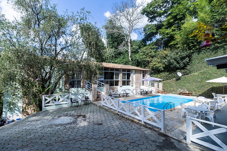 Chácara 8 suítes Piscina Churrasqueira 40min de SP