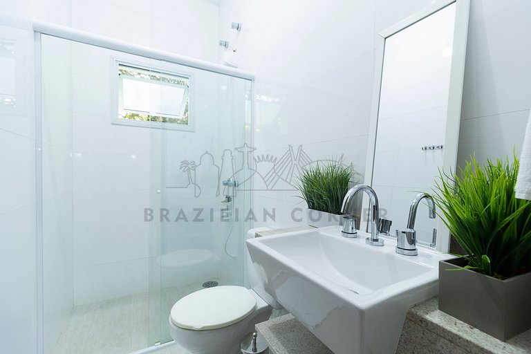 Chácara 8 suítes Piscina Churrasqueira 40min de SP