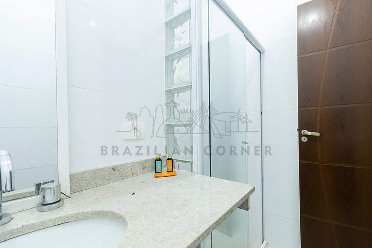 Chácara 8 suítes Piscina Churrasqueira 40min de SP