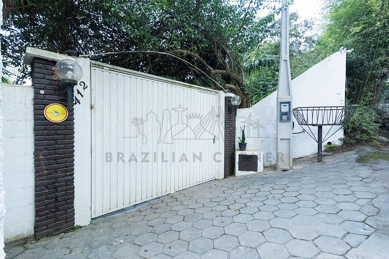 Chácara 8 suítes Piscina Churrasqueira 40min de SP