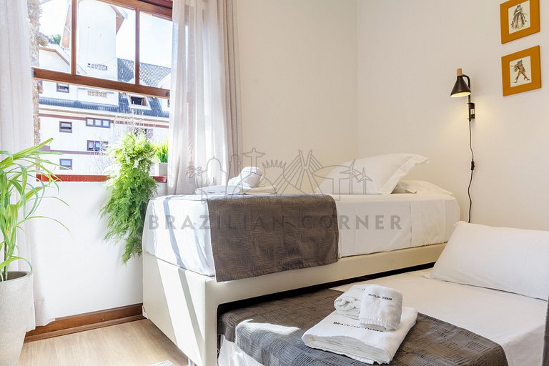 Apartment with 3 Bedrooms and Fireplace