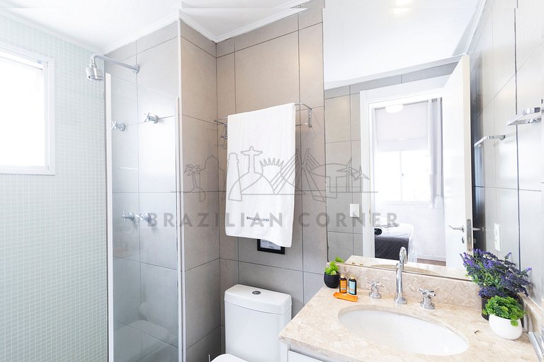 Three Bedrooms in Pinheiros with Pool and Gym