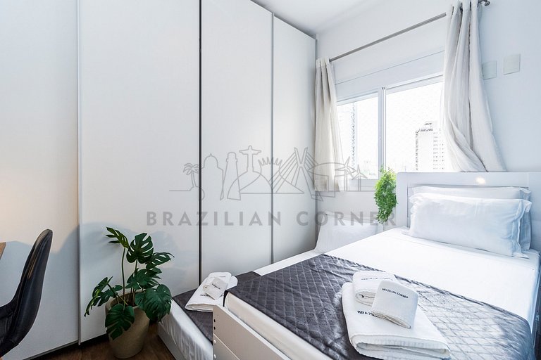 Three Bedrooms in Pinheiros with Pool and Gym