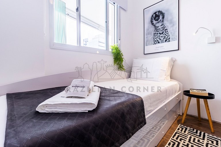 Three Bedrooms in Pinheiros with Pool and Gym