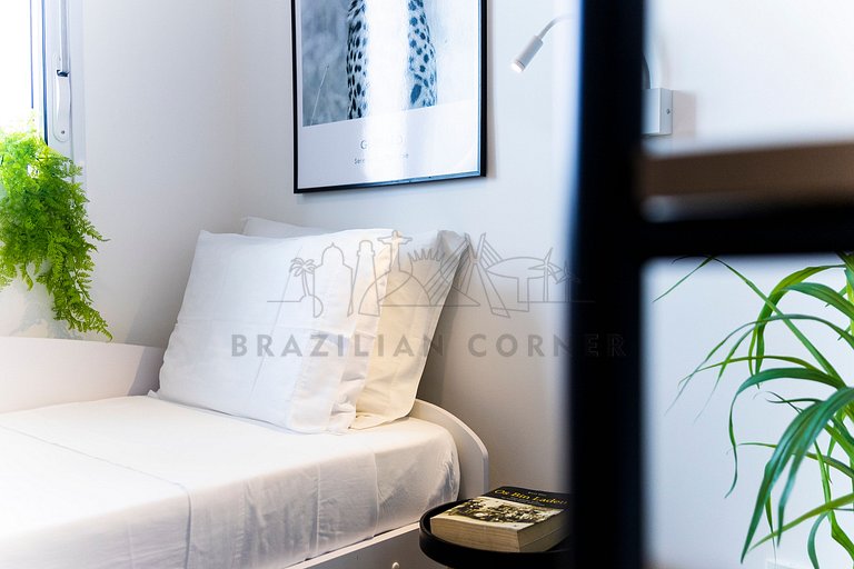 Three Bedrooms in Pinheiros with Pool and Gym