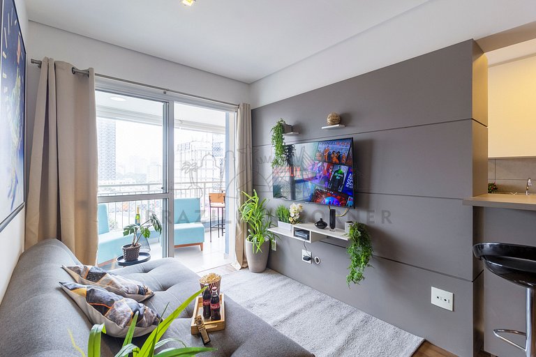 Three Bedrooms in Pinheiros with Pool and Gym