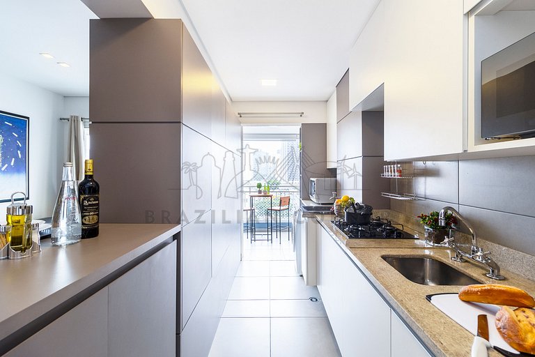 Three Bedrooms in Pinheiros with Pool and Gym
