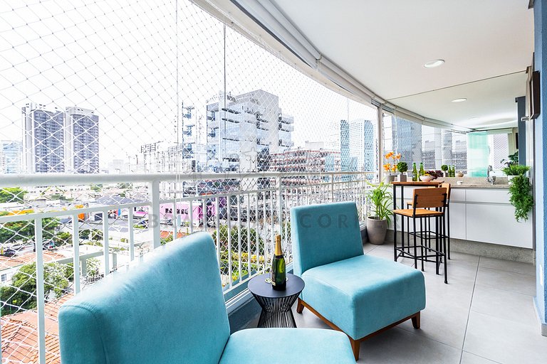 Three Bedrooms in Pinheiros with Pool and Gym