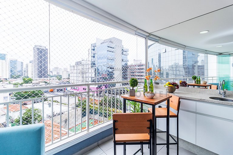 Three Bedrooms in Pinheiros with Pool and Gym