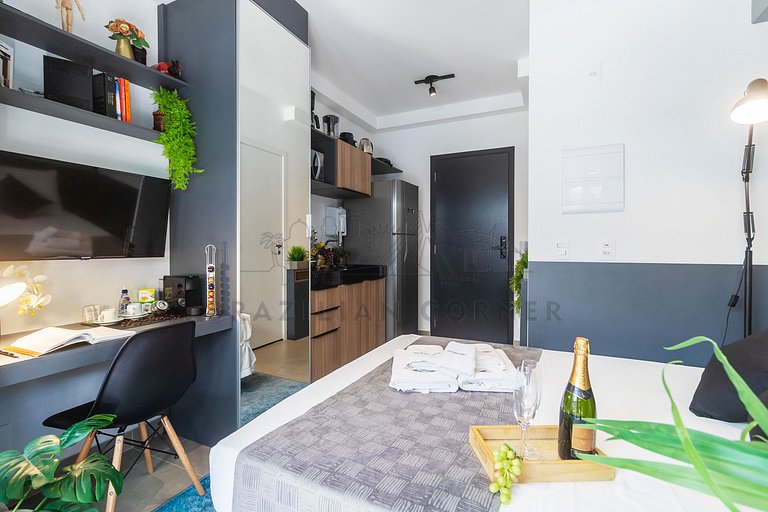 Studio in Pinheiros with pool, AC and cool balcony
