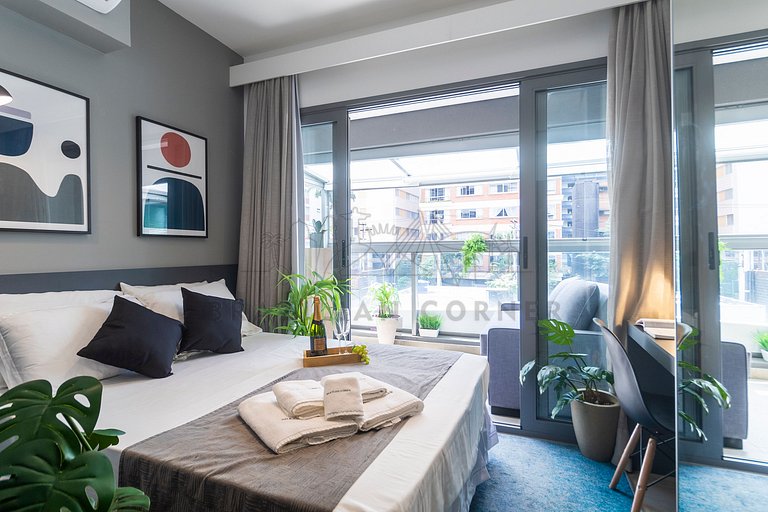 Studio in Pinheiros with pool, AC and cool balcony
