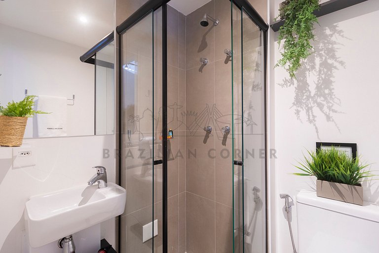 Studio in Pinheiros with pool, AC and cool balcony