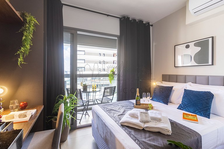 Modern studio in Pinheiros with AC, Pool and Gym