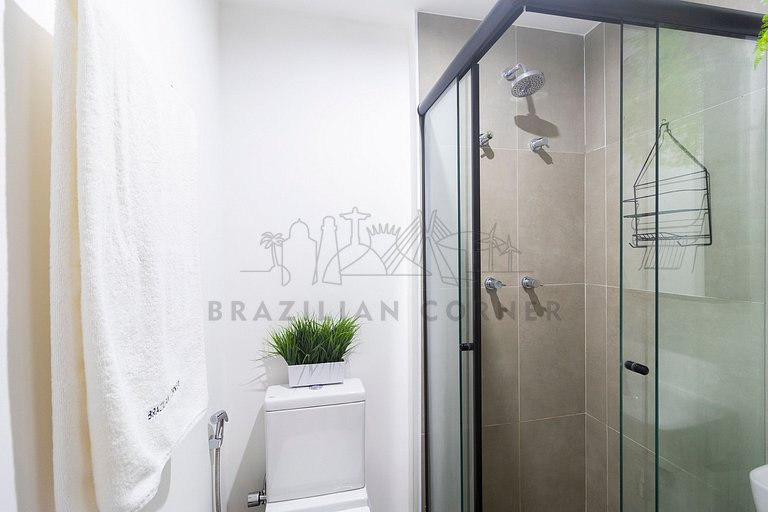 Modern studio in Pinheiros with AC, Pool and Gym