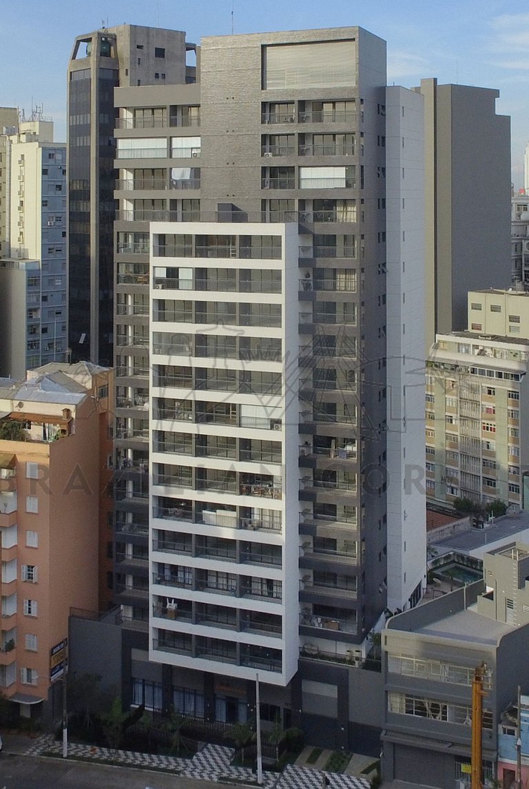 Piscina, academia e Vaga | Brazilian Corner