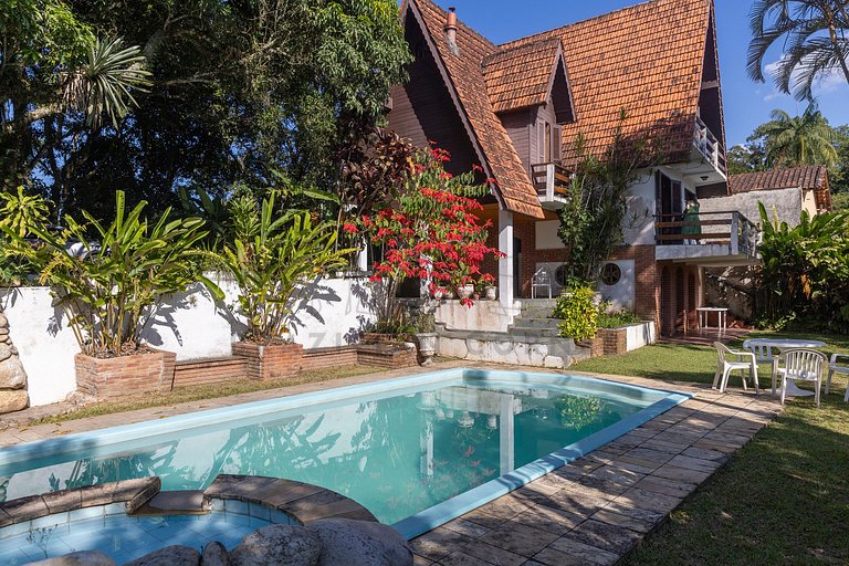 Natureza, piscina, lareira| Brazilan Corner