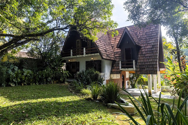 Natureza, piscina, lareira| Brazilan Corner
