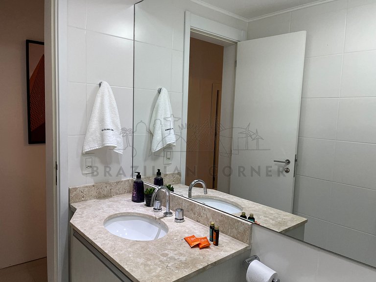 3 Quartos,2 Piscinas, AC, 2 vagas|Brazilian Corner