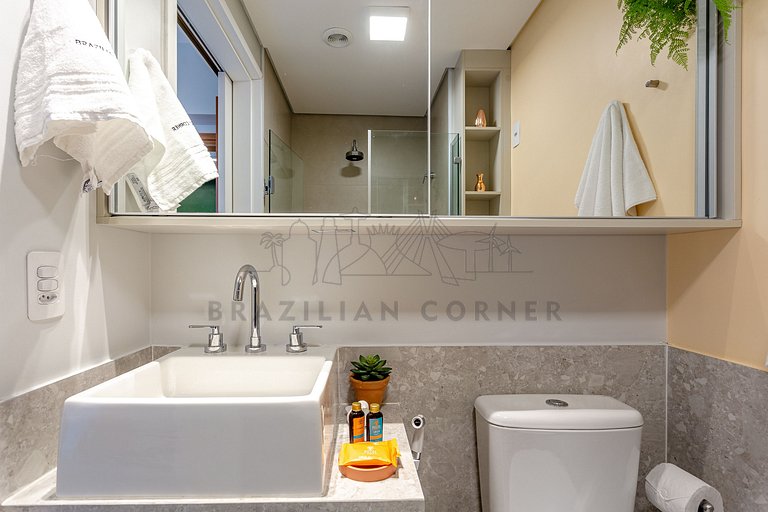 Modern in Pinheiros w/ AC | Brazilian Corner