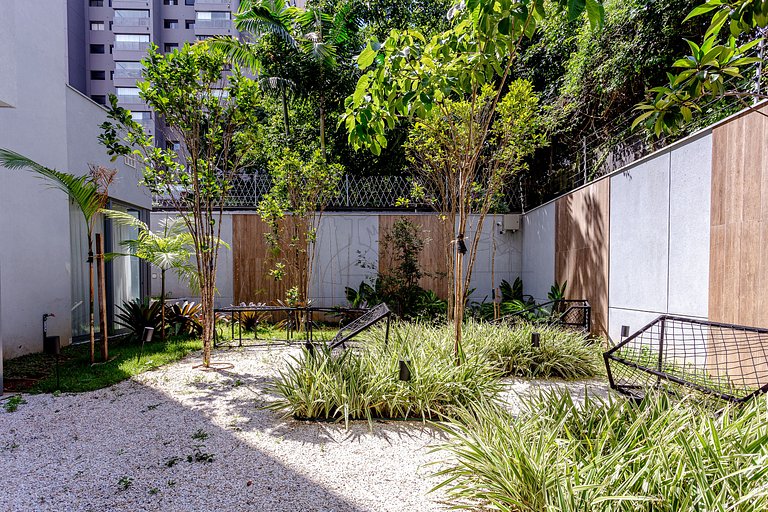 Modern in Pinheiros w/ AC | Brazilian Corner