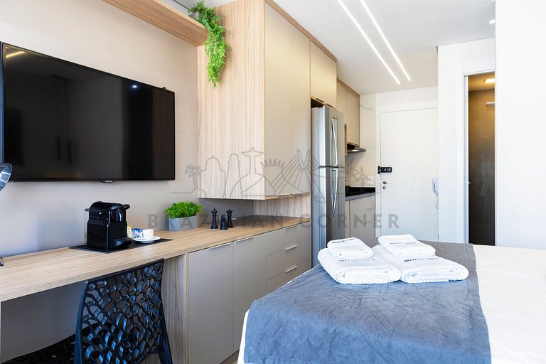Pool, gym, AC , queen size bed|Brazilian Corner