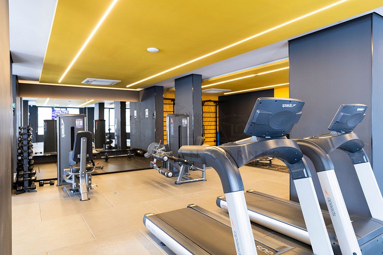 Pool, gym, AC , queen size bed|Brazilian Corner