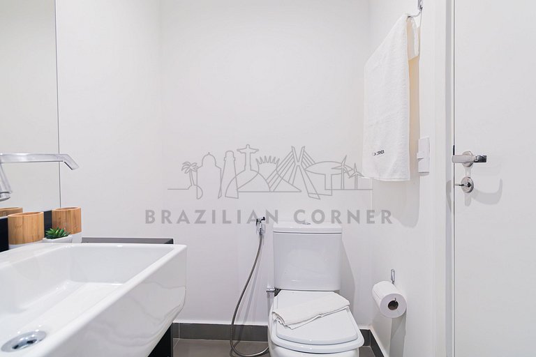 Piscina, academia, AC, Metrô |Brazilian Corner