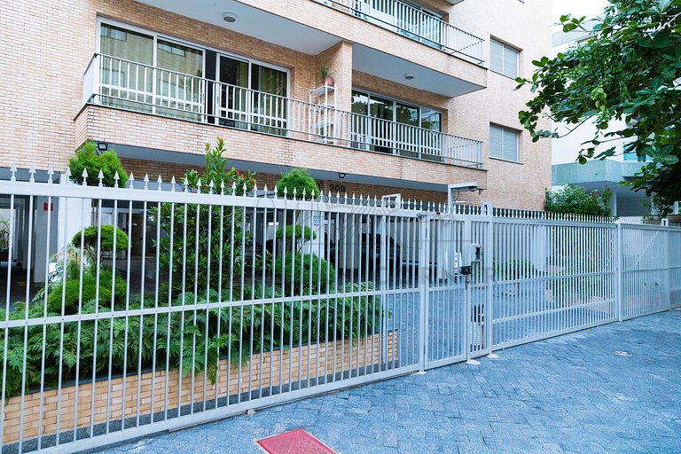 250m da praia com AC, 4 quartos| Brazilian Corner