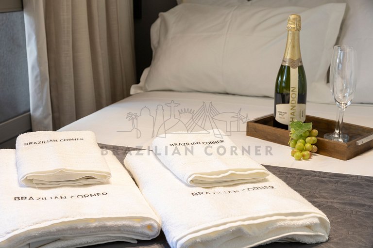 Rooftop Pool, Gym, AC | Brazilian Corner
