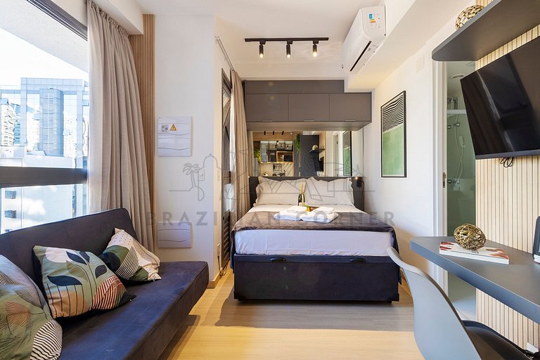 Rooftop Pool, Gym, AC | Brazilian Corner