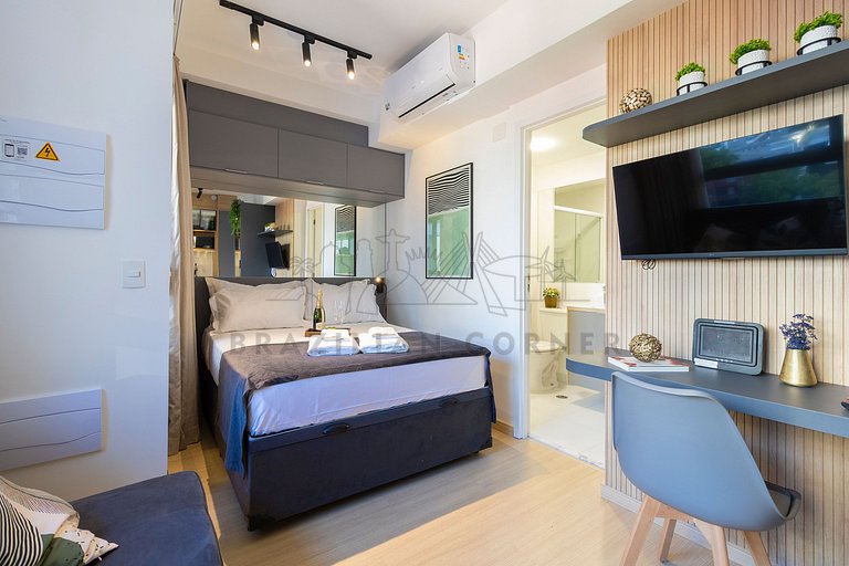 Rooftop Pool, Gym, AC | Brazilian Corner