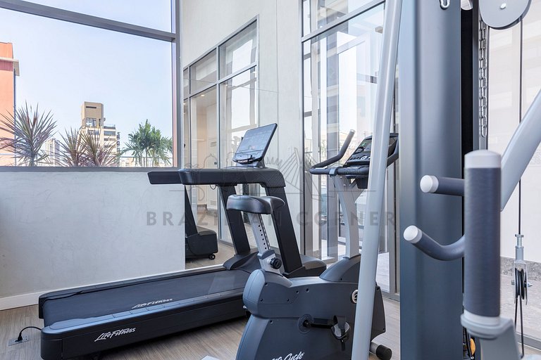 Rooftop Pool, Gym, AC | Brazilian Corner