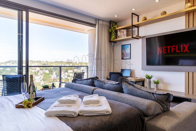 Amazing view, pool, AC, Gym| Brazilian Corner