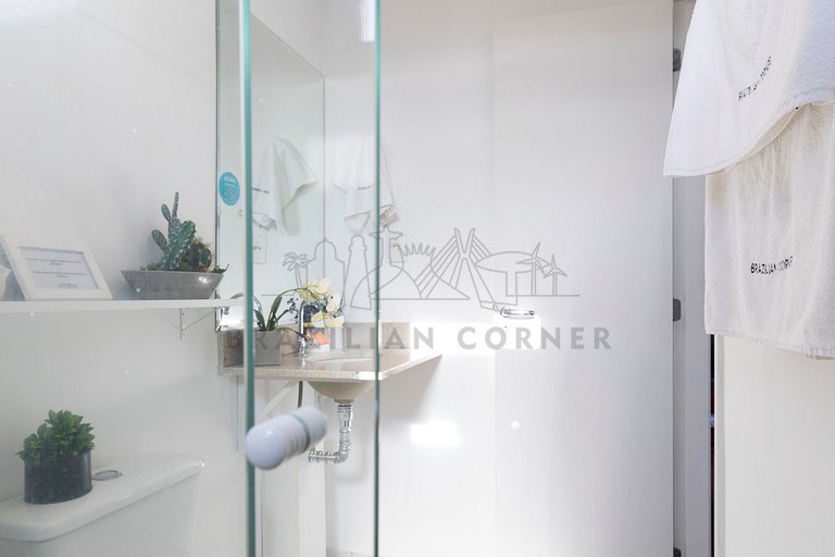 Piscina, academia e vaga | Brazilian Corner