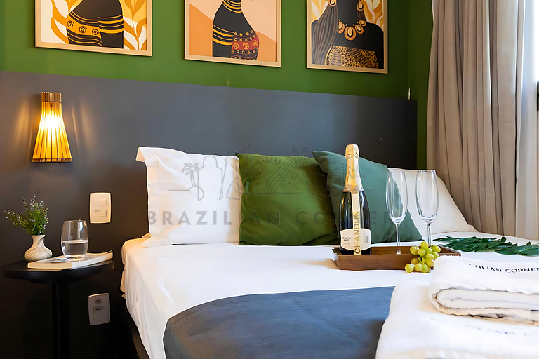 New and modern in Jardins with pool and gym